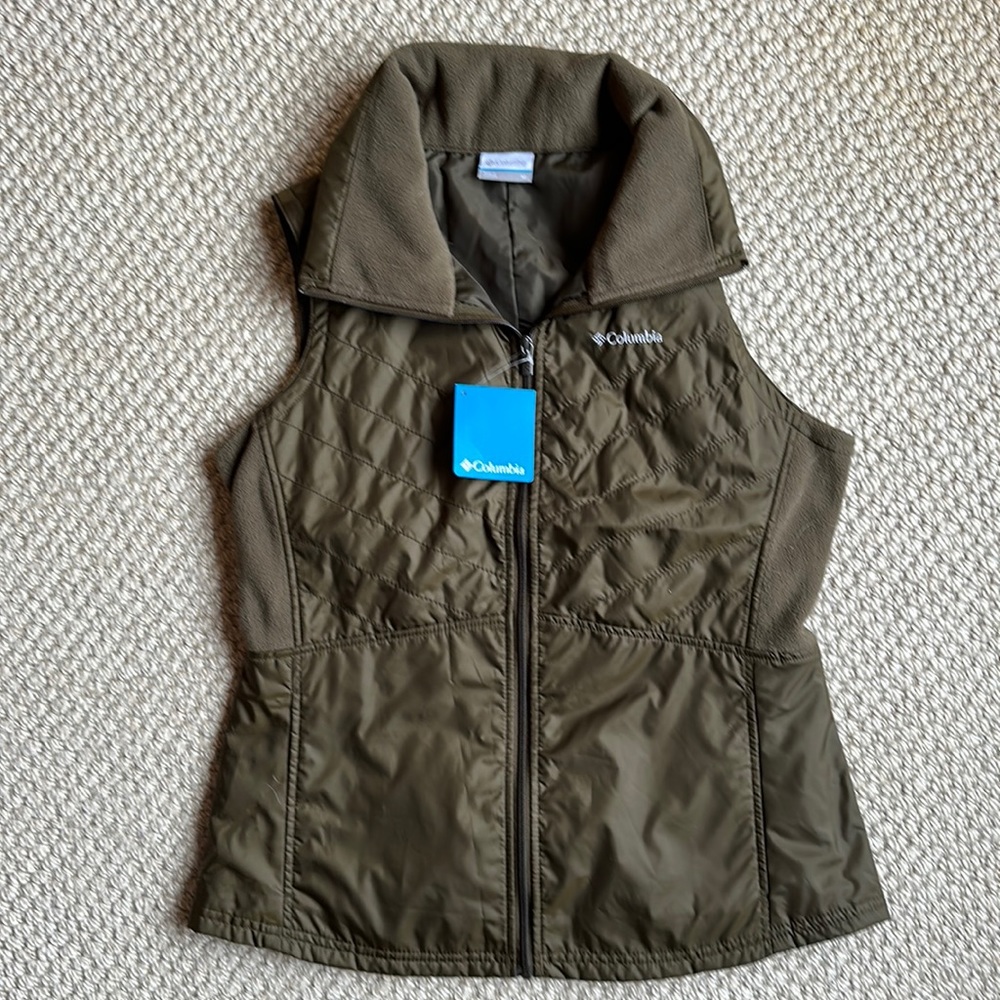 NWT Columbia vest. Beautiful fitted, ladies medium vest in an olive green color.
